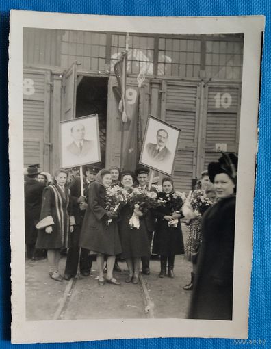 Фото на демонстрации. 7 ноября 1951 г. 8х11 см