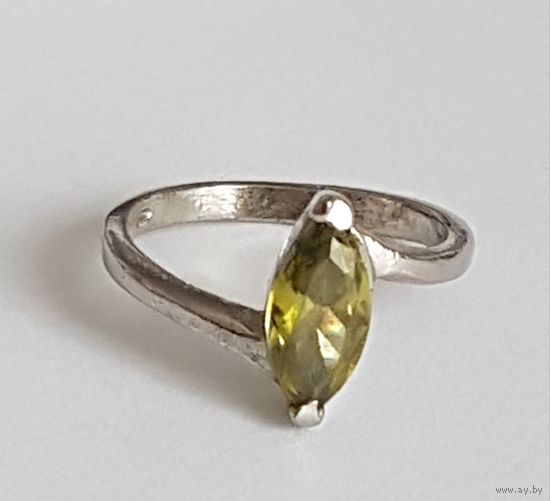 Кольцо перстень, оливковый кристалл, размер 15