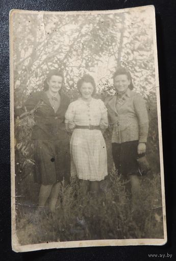 Фото старая Польша "Подруги", 1945 г.