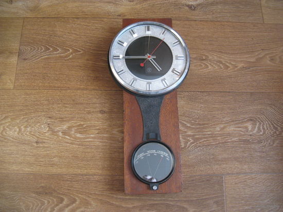 Часы ЯНТАРЬ с барометром