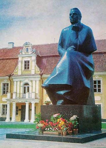 Каунас Памятник литовскому поэту Майронису