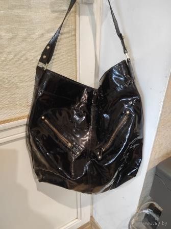 Сумка шопер черного цвета, лак, не пользовалась, искусственная кожа, красивая сумка. Размер 38 на  43 см, ширина дна 11 см.