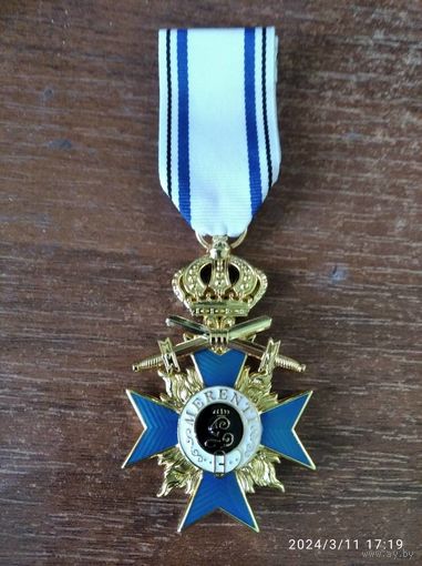 Крест За Военные заслуги Бавария (Германия) с мечами и короной 3 ст - иностранная награда