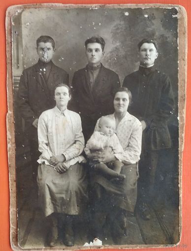 Фото семьи. 1920-е. 12х17 см.