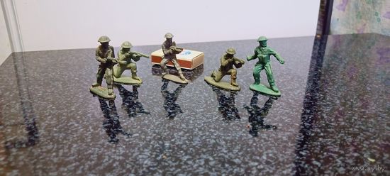 5 солдатиков британской армии из детства 90х