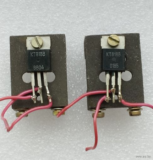 Транзисторы КТ818В на радиаторах