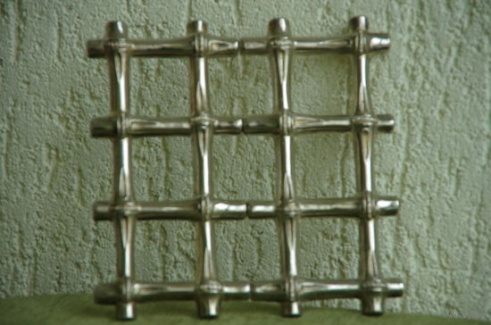 Подставка под горячая с серебрением , раздвижная  ( 18,5 х 18,5   на  18,5 х 24,5 )