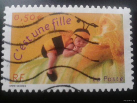 Франция 2004 младенец-насекомое на цветке