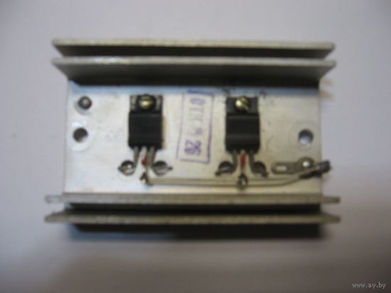 Радиатор аллюминиевый 50х80х20 мм с транзисторами КТ805АМ