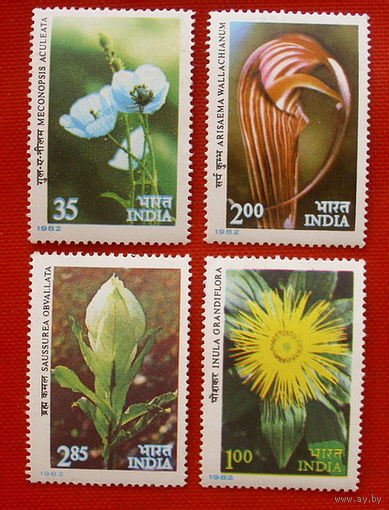 Индия. Цветы. ( 4 марки ) 1982 года.