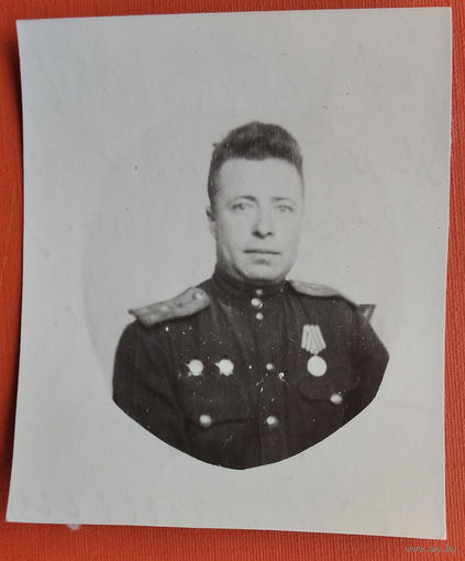 Фото военного с наградами. Венгрия 1944 г. 5х6 см