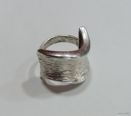 Кольцо объёмное серебренное 925 пр. "Волна". 11.4 гр. Европа. Размер 1.8 см.