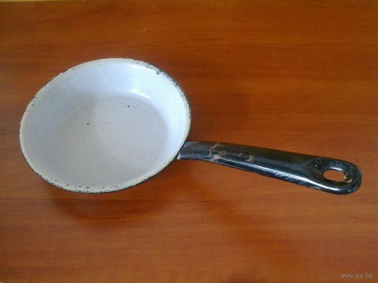 Маленькая эмалированная сковородка СССР сковорода