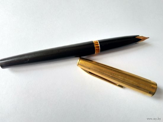 Перьевая ручка с золотым пером