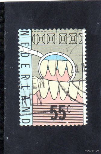 Нидерланды.Ми-1108.Здоровый набор зубов и стоматологического зеркала. Серия: Стоматологический Образование.1977.