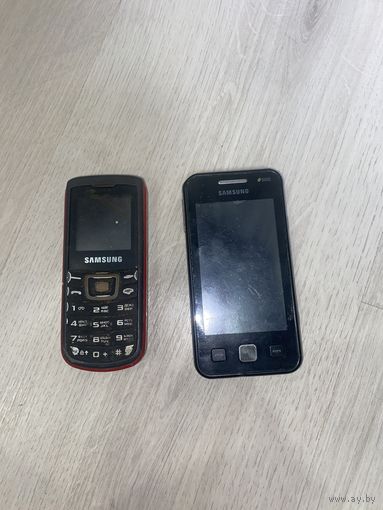 Два мобильных телефона Самсунг, цена за два