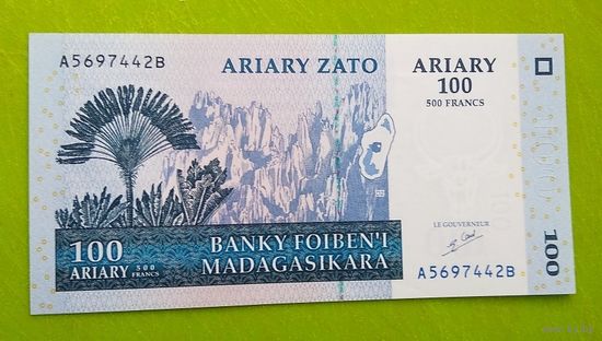 Банкнота 100 ariary Madagascar P-86a  2004 г.