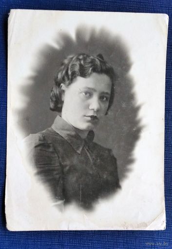 Фото девушки. Толочин. 1941 г. 8х11.5 см