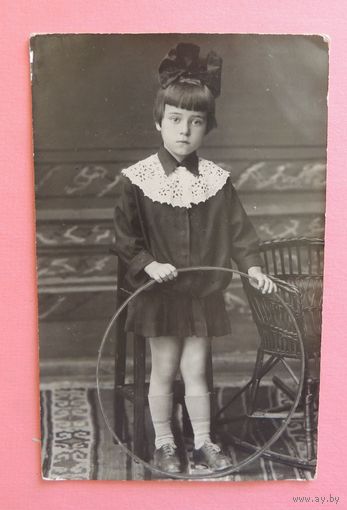 Фото "Девочка с обручем", Зап. Бел., 1920-1930-е гг.