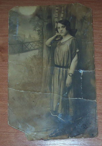 Старое фото девушки до 1917 года