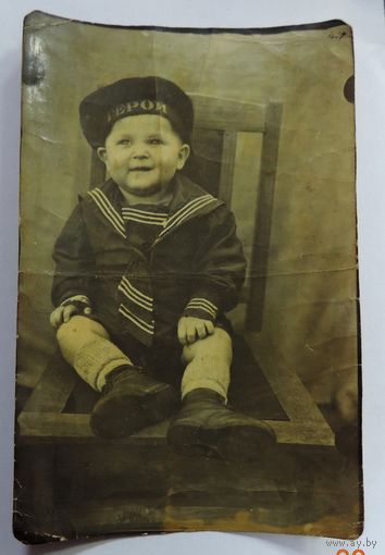 Фото "Мальчик-Герой" 1950г. Размер 9.3-14 см.