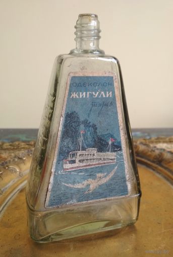 Бутылка Жигули СССР 60-е гг., флакон от одеколона, целая. Высота 13.5 см. Этикетка. Нет колпачка