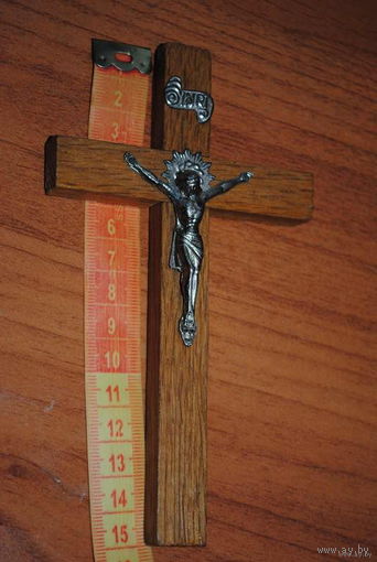 Католический крест/крестик из дерева на стену, - размер 15 см., - (б.у.) - культовая вещь-!