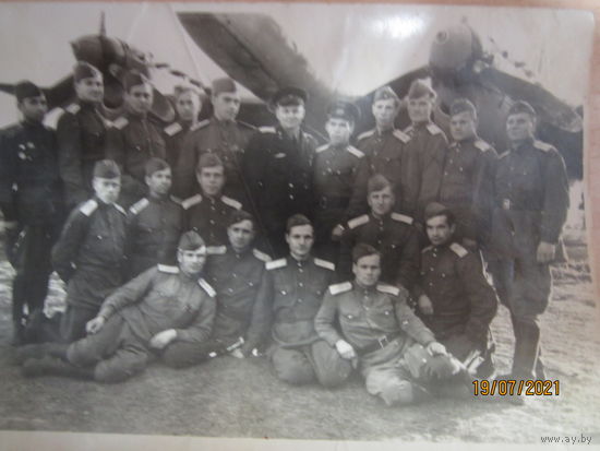 Фото офицеров ВВС на фоне Пе-2 или Ту-2, по фамильный список