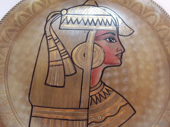 Настенная тарелка старая, чеканка Египет