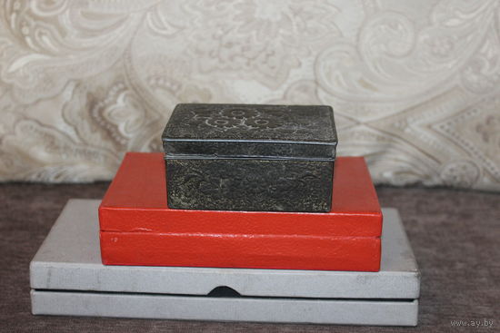 Металлическая коробка для хранения табака, Япония.
