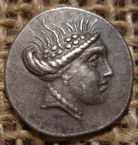 Греция. Histiaia in Euboia 3-2 век.Tetrobol Голова Гистиая в венке-Нимфа, сидящая прямо на корме камбуза 2,47гр.14,8мм.