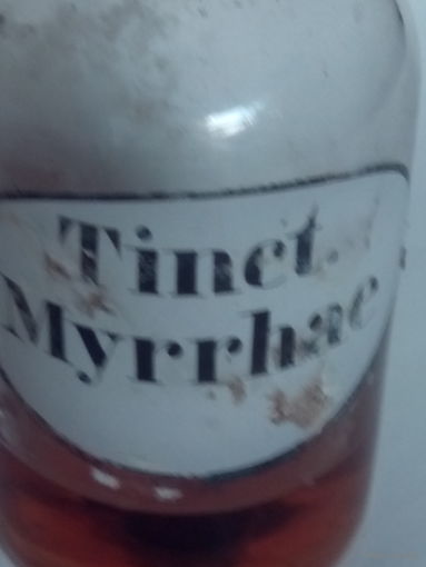 Старинная аптечная бутылка с этикеткой Tinct.Myrrhae.Начало XX-го века.