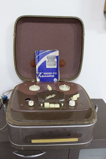 Катушечный (бобинный) магнитофон "Комета". СССР 1960-е г.г.