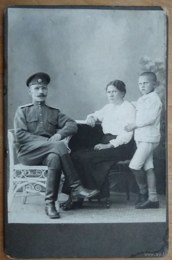 Фото семейства военного. До 1917 г. 10,5х16 см