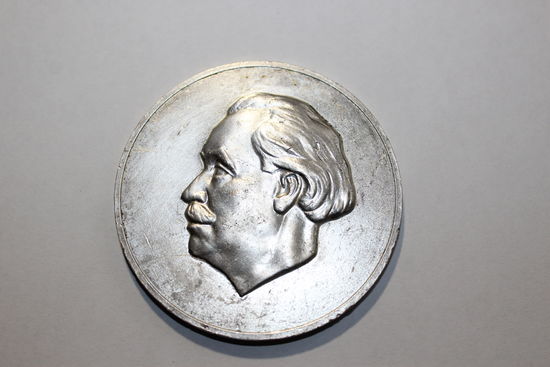 Настольная, памятная медаль ГЕОРГИ ДИМИТРОВ 1882-1949 года, тяжёлый металл.