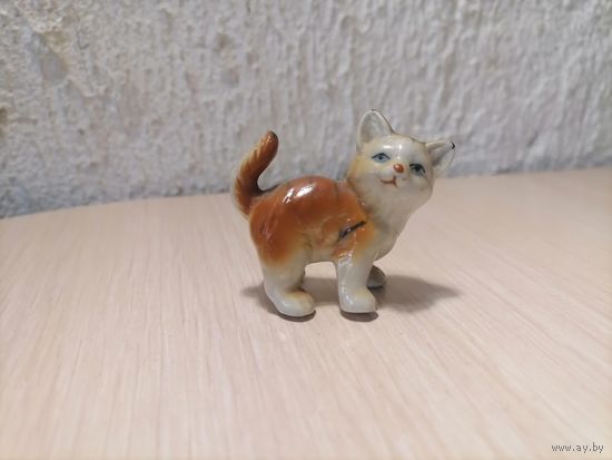 Миниатюрная статуэтка котик