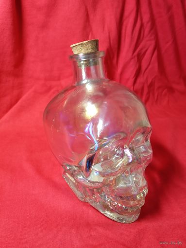 Череп стеклянный – бутылка графин