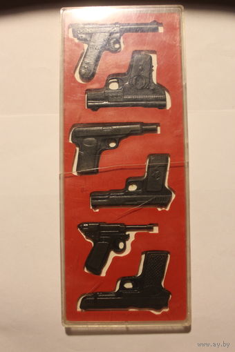 Набор пистолетов, времён СССР, масштаб 1:4, размер упаковки  23*9 см.