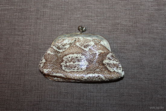 Винтажный кошелёк небольшого размера, из змеиной кожи.
