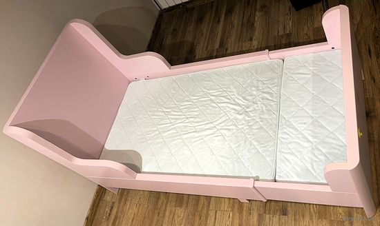 Кровать IKEA с регулируемой длиной (до 190 см). Розовая, в очень хорошем состоянии