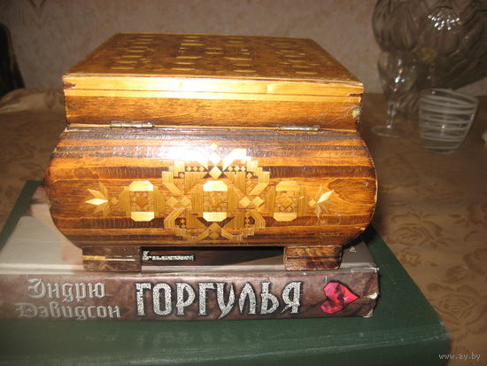 Лот 0033 Шкатулка из натурального дерева с орнаментом под золото ручной работы  СССР