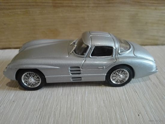 Винтаж.MERCFDES 300 SLR."BRUMM".Италия. 1/43.