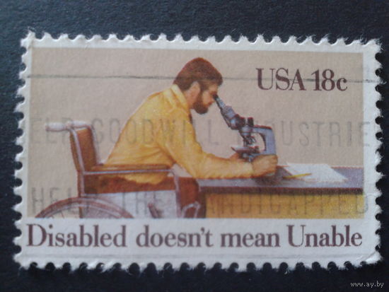 США 1981 ученый у микроскопа