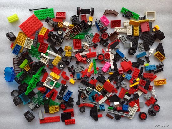 Конструктор LEGO (копия). Много минифигурок и интересных деталей. Подробнее в описании.