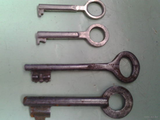 Ключи старые. 4 штуки.