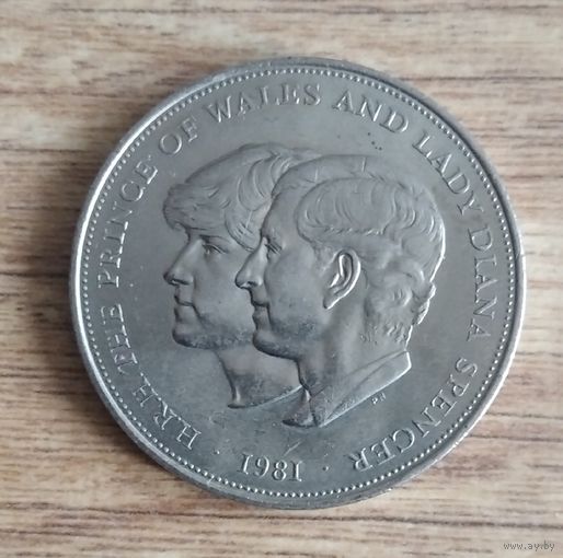 25 пенсов 1981 года Великобритания. Свадьба принца Чарльза и леди Дианы. Большая красивая монета!
