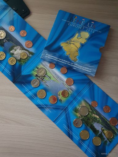 Бенилюкс 2013 год. 1, 2, 5, 10, 20, 50 евроцентов, 1, 2 евро Бельгии, Нидерландов и Люксембурга. Официальный набор монет в буклете.