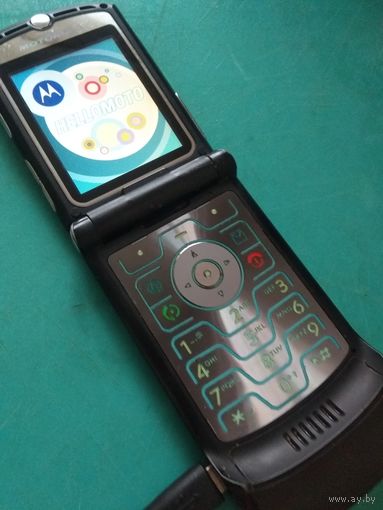 Мобильный телефон Motorola  razer 3 2004г