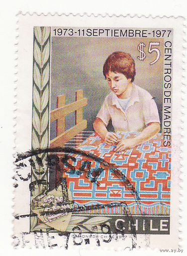 Женщина плетет 1977 год