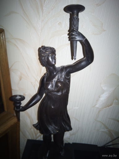 Бронзовая скульптура "Венера с двумя факелами" старинная 19 век, шоколадная патина.